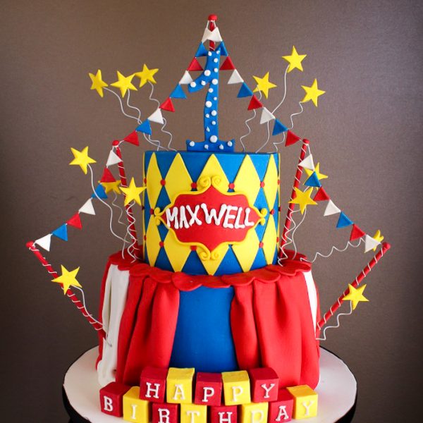 A circus-themed birthday cake